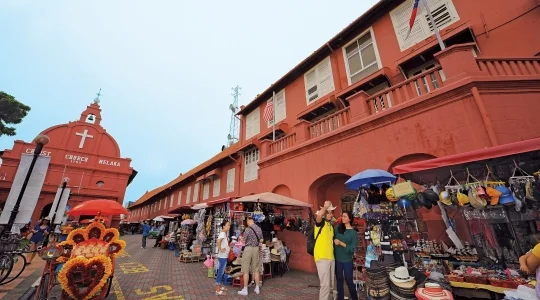 クアラルンプール発 マラッカ行き貸切チャーター手配 (車両+日本語ガイド)